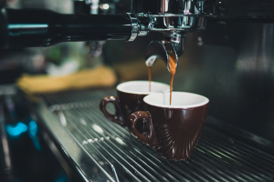 Kavos aparatas gamina kavą